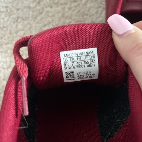 Women’s Adidas Sneakers - Picture 6 of 7